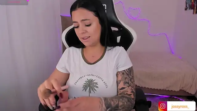 Victoryyy  online show from October 20, 2025, 3:34 pm