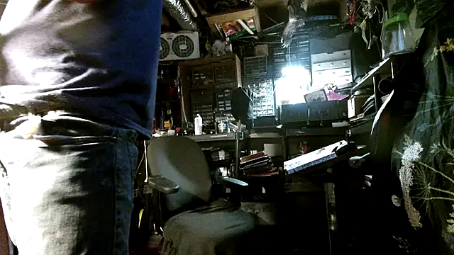 Snapshot of mrwinsalot88 chatting on October 11, 2025, 10:58 am mrwinsalot88 online show from October 11, 2025, 10:58 am