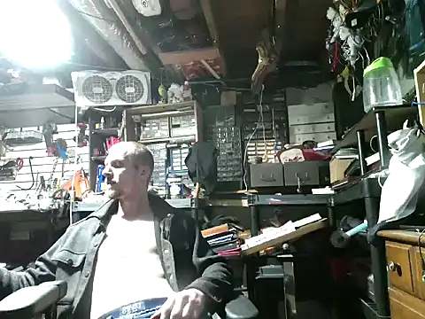 Snapshot of mrwinsalot88 chatting on October 13, 2025, 9:31 am mrwinsalot88 online show from October 13, 2025, 9:31 am