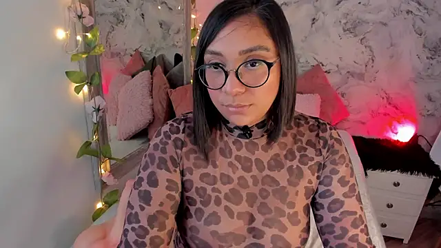 Snapshot of Bella_desi_ chatting on July 15, 2026, 12:43 pm Bella desi online show from July 15, 2026, 12:43 pm