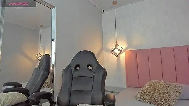 Snapshot of SUNNYCYRUS chatting on February 26, 2026, 12:37 pm SUNNYCYRUS online show from February 26, 2026, 12:37 pm