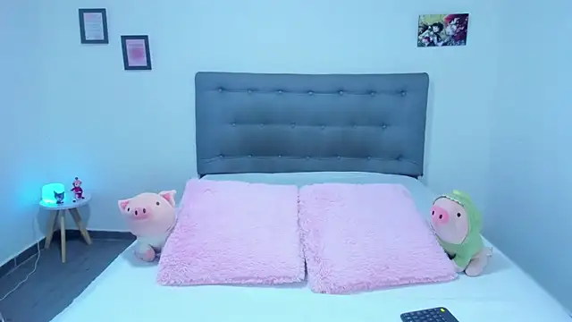 Agataowens online show from September 24, 2025, 1:31 am