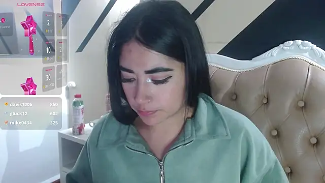 Snapshot of Susy_thomson chatting on January 7, 2025, 8:24 am Susy thomson online show from January 7, 2025, 8:24 am