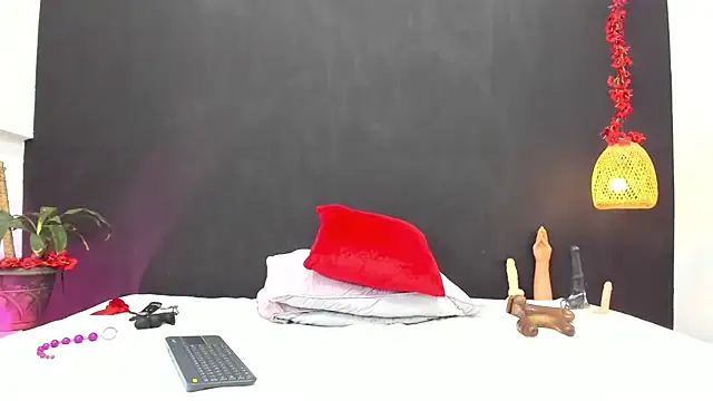 Luna smit08 online show from October 6, 2025, 9:01 pm