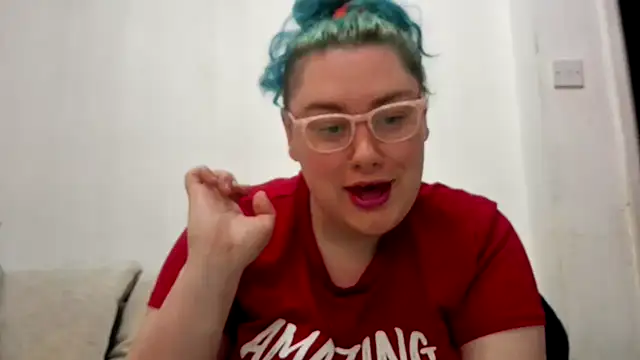 Bustycurves online show from June 3, 2026, 9:42 pm