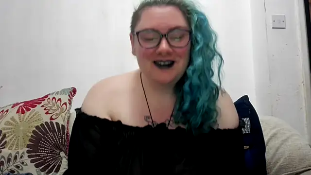 Bustycurves online show from June 12, 2026, 11:46 pm