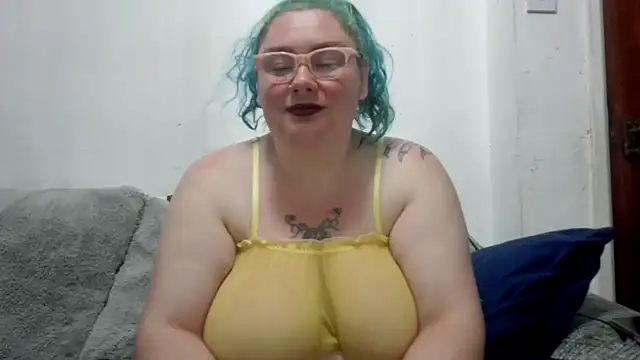 Bustycurves online show from July 17, 2026, 9:41 pm