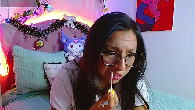 Snapshot of Littlerouse_ chatting on December 6, 2024, 1:51 am Littlerouse online show from December 6, 2024, 1:51 am