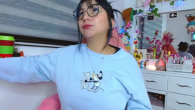 Snapshot of Littlerouse_ chatting on January 7, 2025, 1:06 am Littlerouse online show from January 7, 2025, 1:06 am