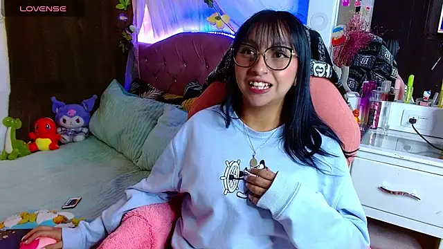 Snapshot of Littlerouse_ chatting on February 17, 2025, 10:47 pm Littlerouse online show from February 17, 2025, 10:47 pm