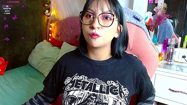Snapshot of Littlerouse_ chatting on March 20, 2025, 4:51 am Littlerouse online show from March 20, 2025, 4:51 am