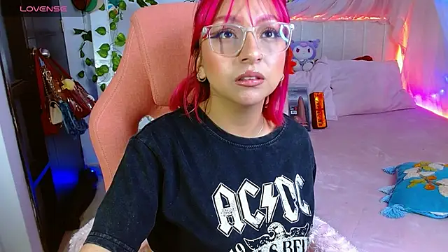 Littlerouse  online show from February 20, 2026, 6:37 am