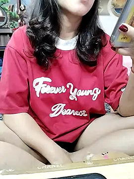 cream1299 online show from May 9, 2026, 1:33 am