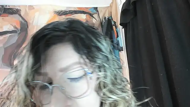 Snapshot of eva1saenz chatting on June 10, 2026, 8:41 pm eva1saenz online show from June 10, 2026, 8:41 pm