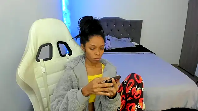 Snapshot of Crystal_florez24 chatting on November 17, 2025, 10:04 pm Crystal florez24 online show from November 17, 2025, 10:04 pm