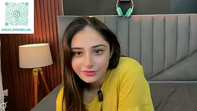 Snapshot of demieliss chatting on October 6, 2025, 5:43 pm demieliss online show from October 6, 2025, 5:43 pm