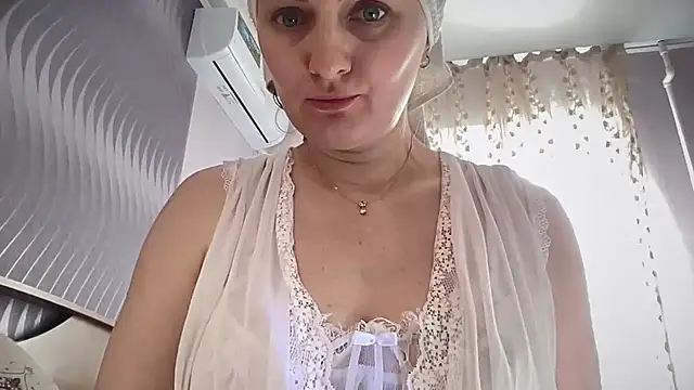 Snapshot of Viola_sweet chatting on May 31, 2026, 4:53 am Viola sweet online show from May 31, 2026, 4:53 am