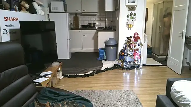 mihaimichael online show from December 15, 2025, 1:10 am