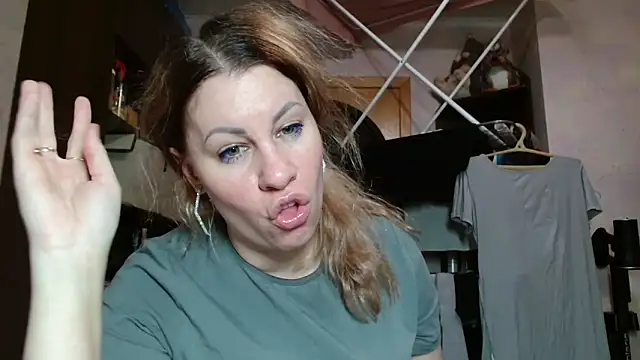 TherestlessKitty online show from April 9, 2026, 10:15 pm