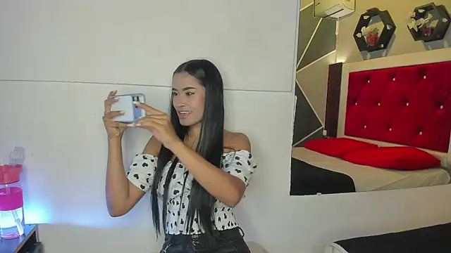 Karoll014 online show from June 25, 2026, 1:15 pm