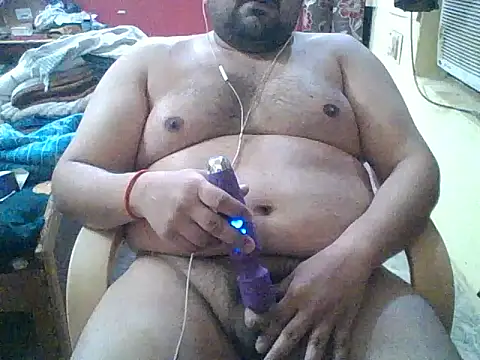 ARYANAVAILABLE online show from May 18, 2026, 11:43 pm