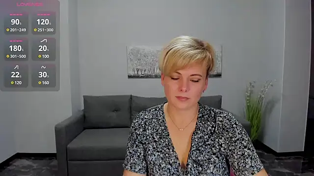 Snapshot of Julia_Wilsone chatting on December 7, 2024, 9:39 am Julia Wilsone online show from December 7, 2024, 9:39 am