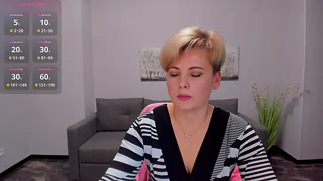 Snapshot of Julia_Wilsone chatting on December 11, 2024, 1:28 pm Julia Wilsone online show from December 11, 2024, 1:28 pm