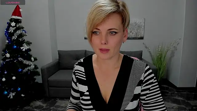 Snapshot of Julia_Wilsone chatting on December 29, 2024, 4:30 pm Julia Wilsone online show from December 29, 2024, 4:30 pm