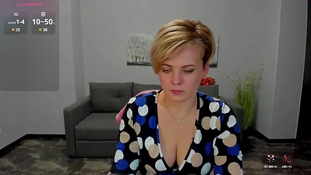 Snapshot of Julia_Wilsone chatting on February 19, 2025, 6:10 pm Julia Wilsone online show from February 19, 2025, 6:10 pm