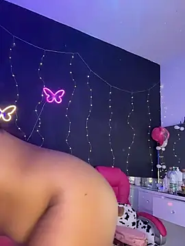 AlisonHoot69 online show from October 29, 2025, 12:07 pm