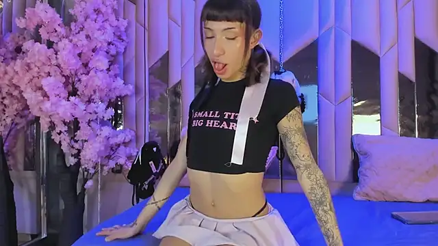 MadisonWood01 online show from November 8, 2025, 2:39 pm