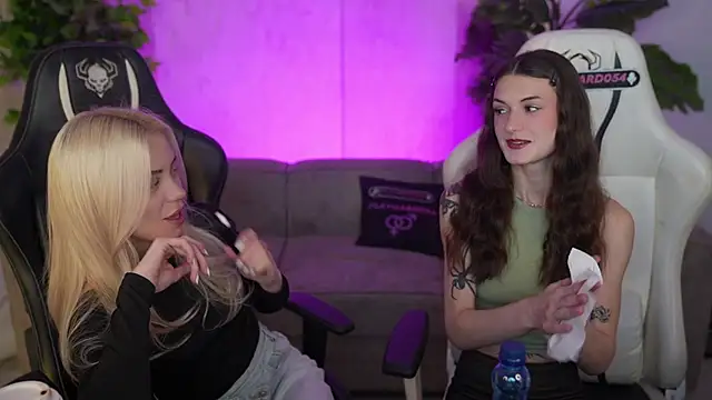 Britney054 online show from February 3, 2026, 3:50 pm