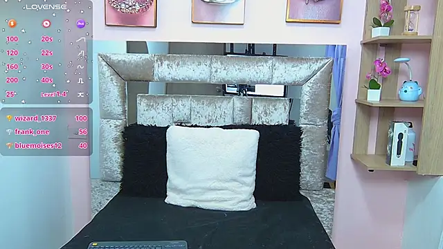 Vaioletcooper online show from January 24, 2025, 10:51 pm