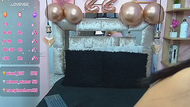 Vaioletcooper online show from March 11, 2025, 11:48 pm