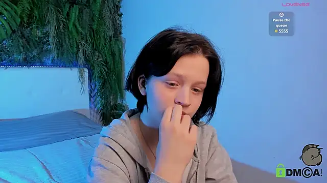 Snapshot of Alina_Mills chatting on February 3, 2025, 8:35 pm Alina Mills online show from February 3, 2025, 8:35 pm