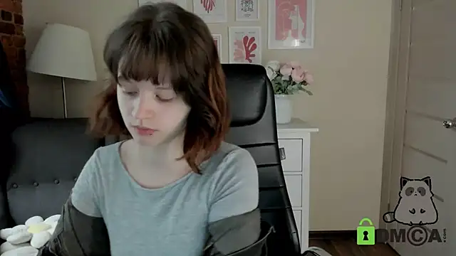 Snapshot of Alina_Mills chatting on October 3, 2025, 9:39 am Alina Mills online show from October 3, 2025, 9:39 am