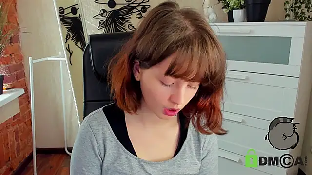 Snapshot of Alina_Mills chatting on October 7, 2025, 9:28 am Alina Mills online show from October 7, 2025, 9:28 am