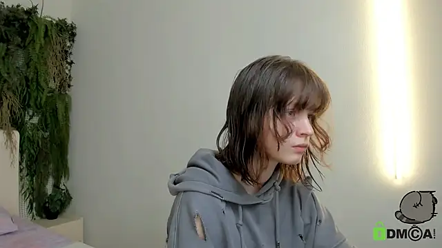 Snapshot of Alina_Mills chatting on October 21, 2025, 9:43 am Alina Mills online show from October 21, 2025, 9:43 am