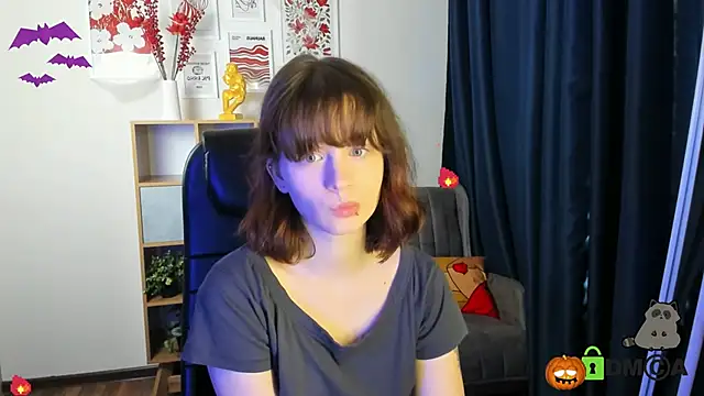 Snapshot of Alina_Mills chatting on October 29, 2025, 8:49 am Alina Mills online show from October 29, 2025, 8:49 am