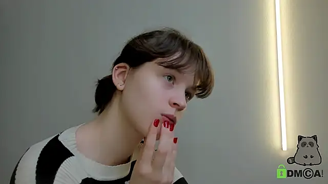 Snapshot of Alina_Mills chatting on November 4, 2025, 8:35 am Alina Mills online show from November 4, 2025, 8:35 am