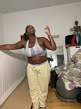 Snapshot of Goddess_Nafeesha chatting on October 23, 2025, 10:08 pm Goddess Nafeesha online show from October 23, 2025, 10:08 pm