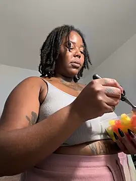 Snapshot of Goddess_Nafeesha chatting on November 16, 2025, 5:18 pm Goddess Nafeesha online show from November 16, 2025, 5:18 pm