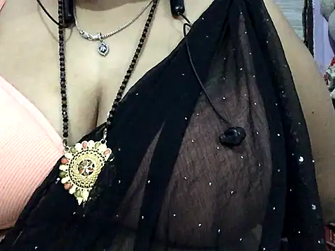 Snapshot of Desi_bhabhiii chatting on November 17, 2025, 6:19 am Desi bhabhiii online show from November 17, 2025, 6:19 am