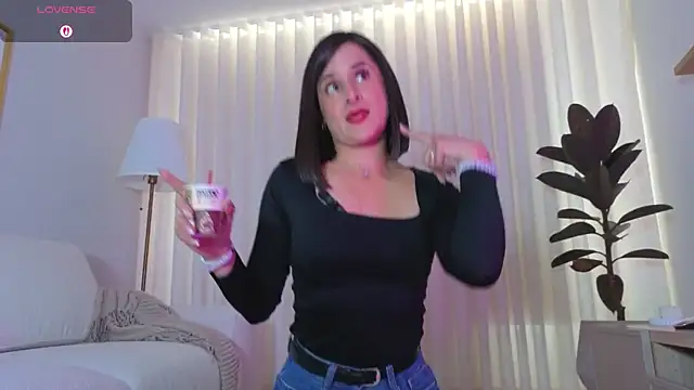 Alice milf  online show from April 1, 2026, 2:47 pm