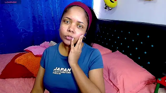 Snapshot of Melikasweetz chatting on April 18, 2026, 5:17 pm Melikasweetz online show from April 18, 2026, 5:17 pm
