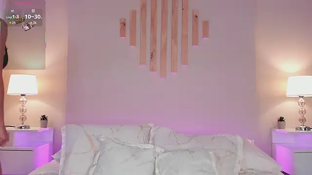 Snapshot of VictoriaNoah_ chatting on May 5, 2026, 7:33 pm VictoriaNoah online show from May 5, 2026, 7:33 pm
