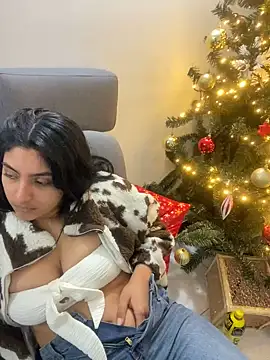 Snapshot of cloe_small chatting on December 1, 2024, 4:29 pm cloe small online show from December 1, 2024, 4:29 pm