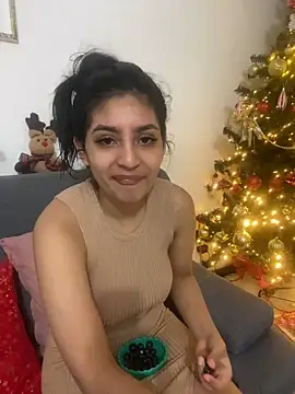Snapshot of cloe_small chatting on December 4, 2024, 2:42 am cloe small online show from December 4, 2024, 2:42 am