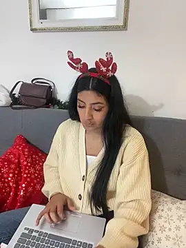 Snapshot of cloe_small chatting on December 8, 2024, 5:50 am cloe small online show from December 8, 2024, 5:50 am