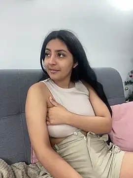 Snapshot of cloe_small chatting on December 17, 2024, 10:12 am cloe small online show from December 17, 2024, 10:12 am